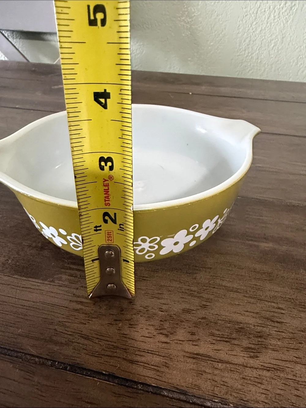 Pyrex Yellow Floral Casserole Dish with White Interior #471 1pt